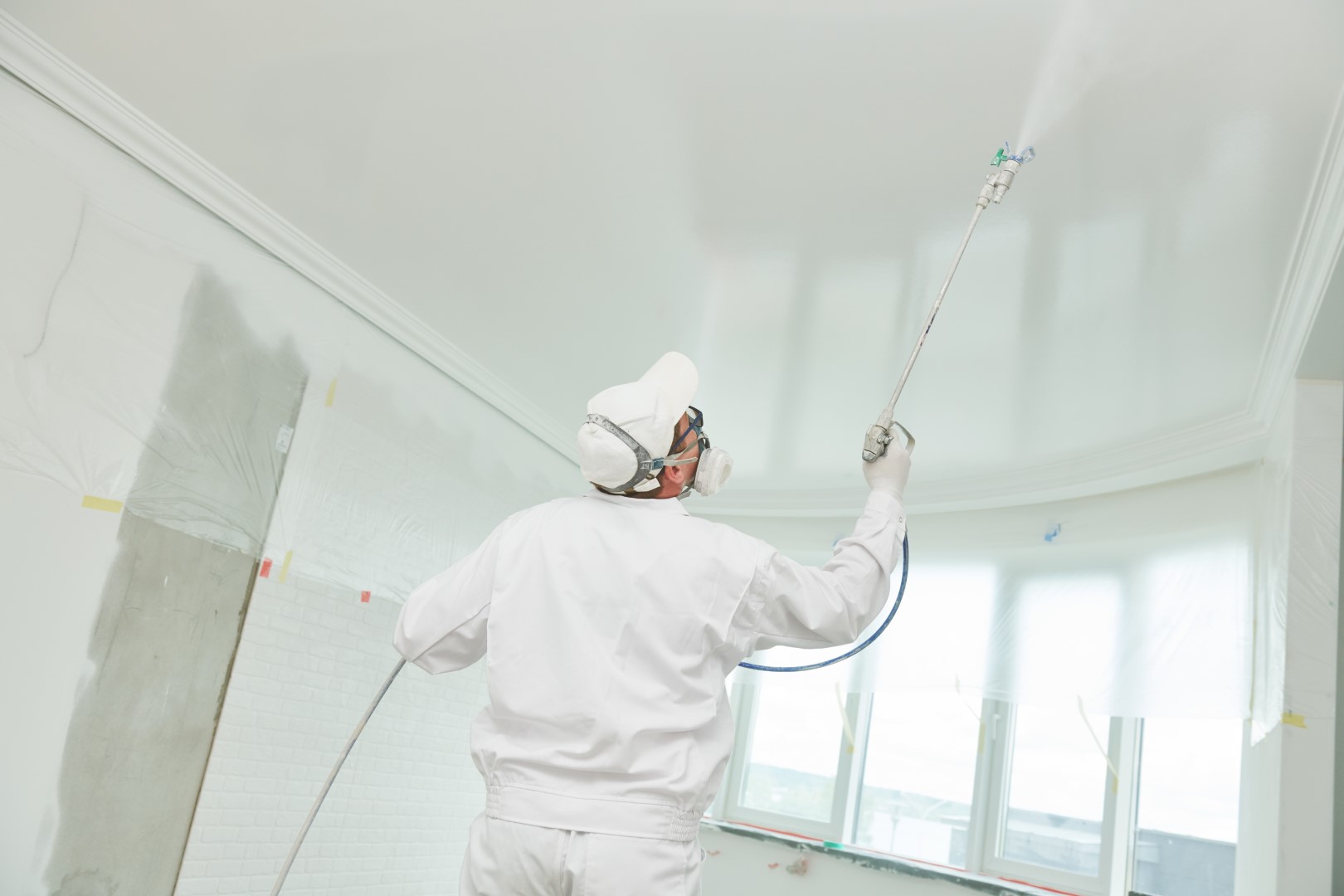 What is airless paint spraying?